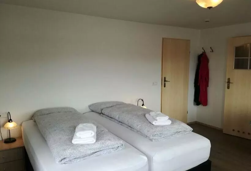 پانسیون Guesthouse Storulaugar
