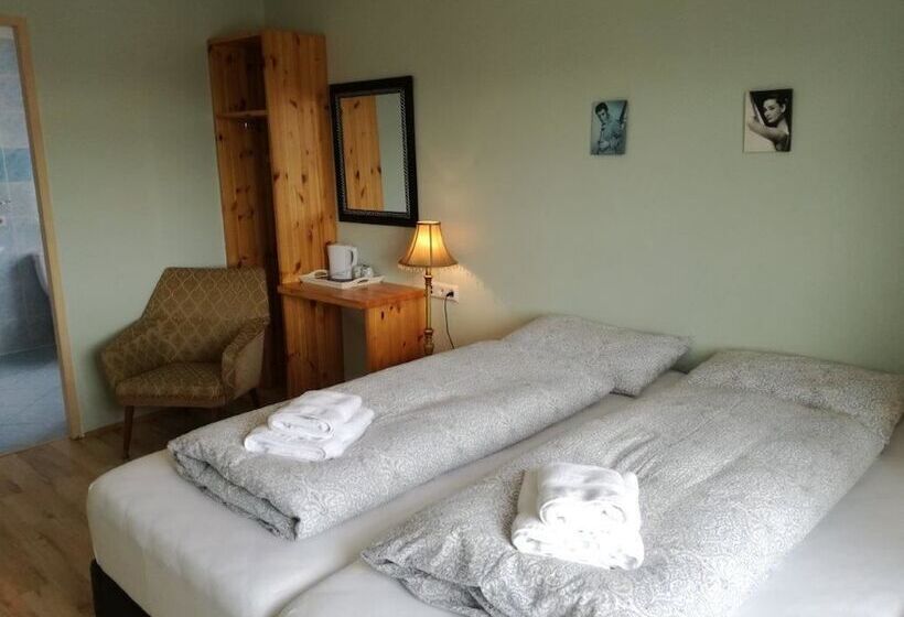 پانسیون Guesthouse Storulaugar