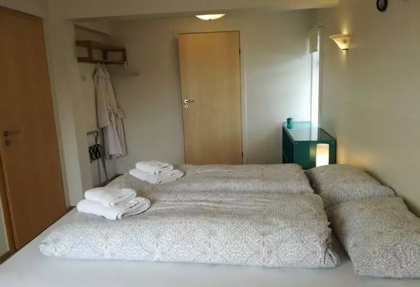 پانسیون Guesthouse Storulaugar