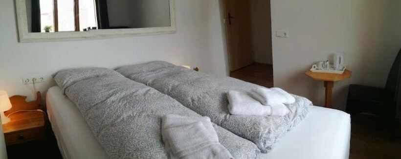 پانسیون Guesthouse Storulaugar