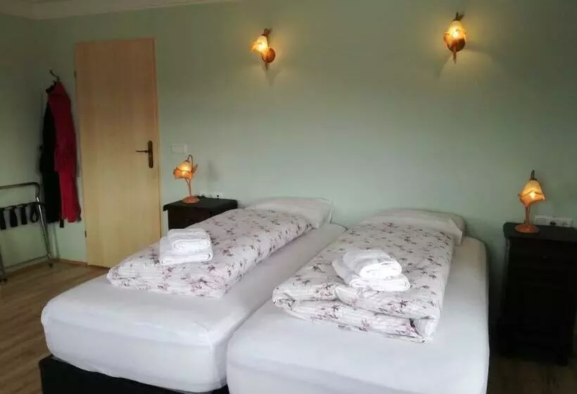 پانسیون Guesthouse Storulaugar