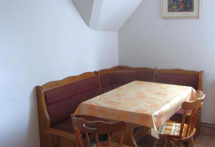 بنسيون András Nádfedeles Vendégház