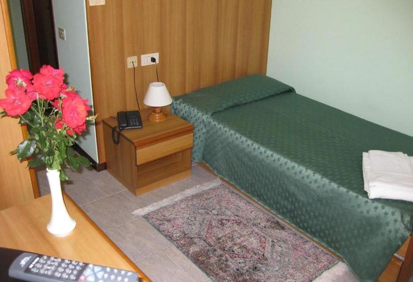 פנסיון Casa Atena