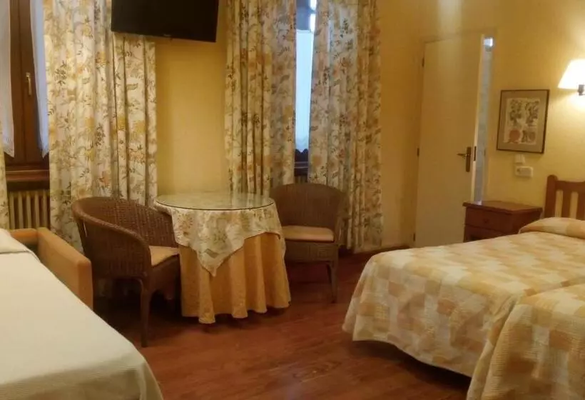 پانسیون Hostal Casa Sario