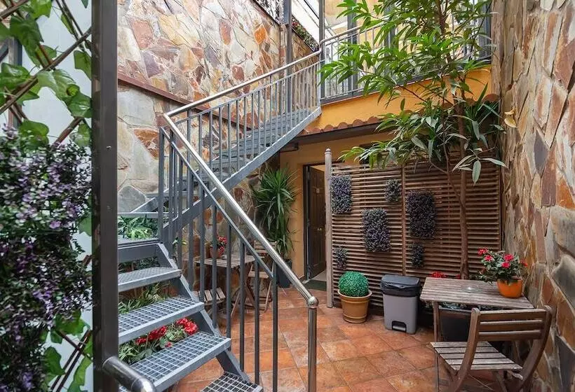 پانسیون Hostal House