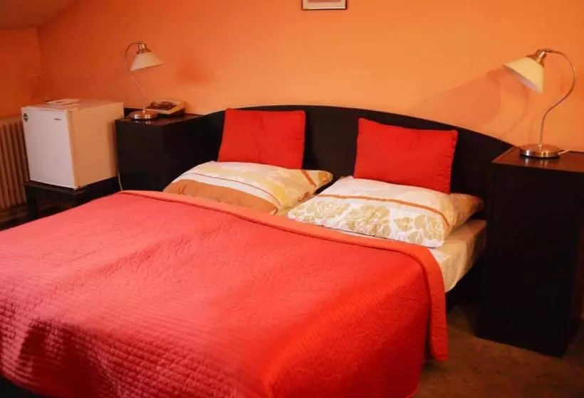 Majatalo Penzion Tilia