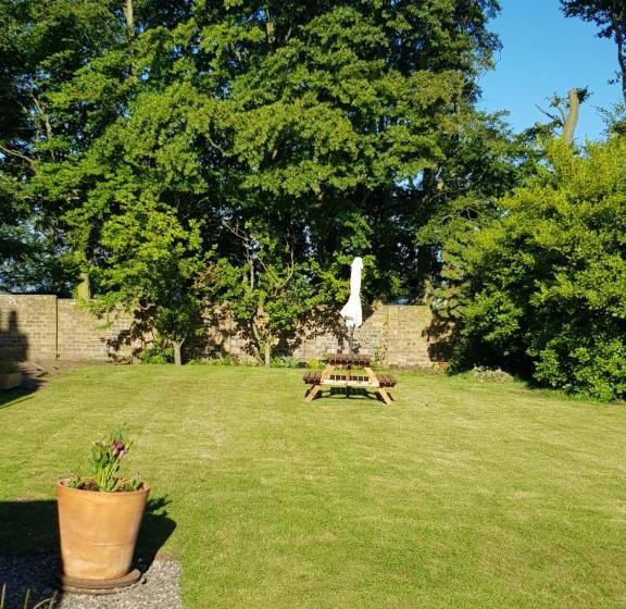 بنسيون Scooniehill Farm House B&b