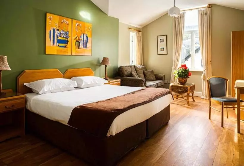 ペンション The Oystercatcher Lodge Guest House