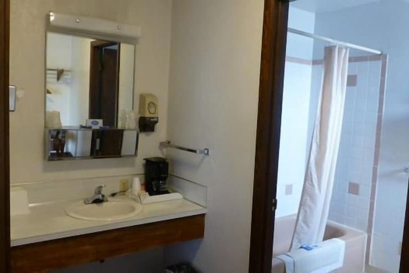 Hostel Umatilla Inn & Suites