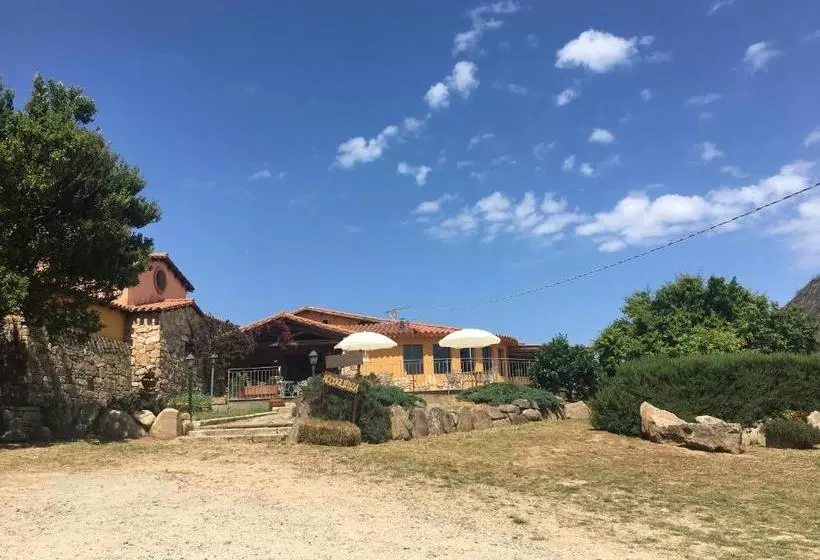 هتل Agriturismo Sa Perda Marcada