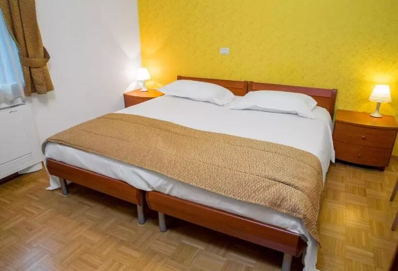 پانسیون Guest Accommodation Primula