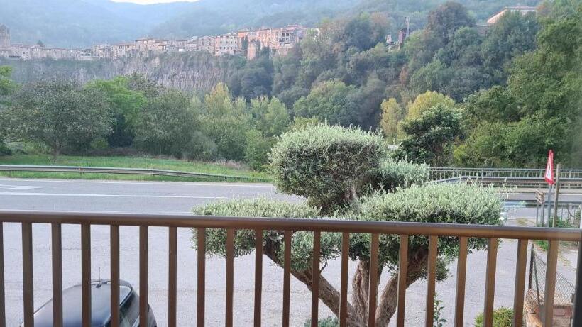 بنسيون Hostal Mont Rock