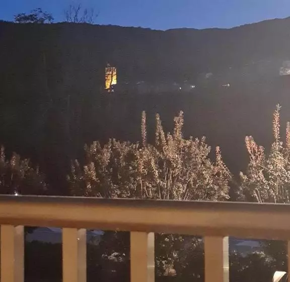 Majatalo Hostal Mont Rock