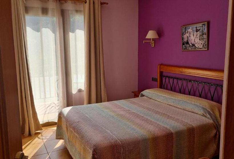 بنسيون Hostal Mont Rock