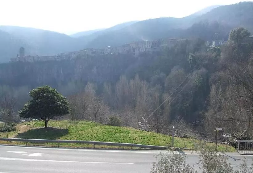 Majatalo Hostal Mont Rock