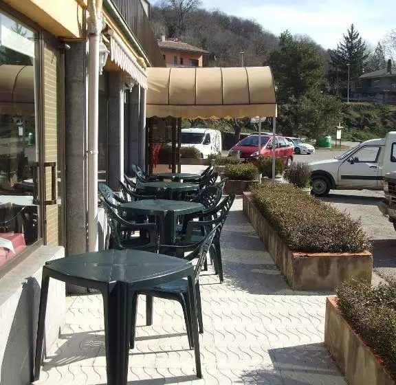 Majatalo Hostal Mont Rock