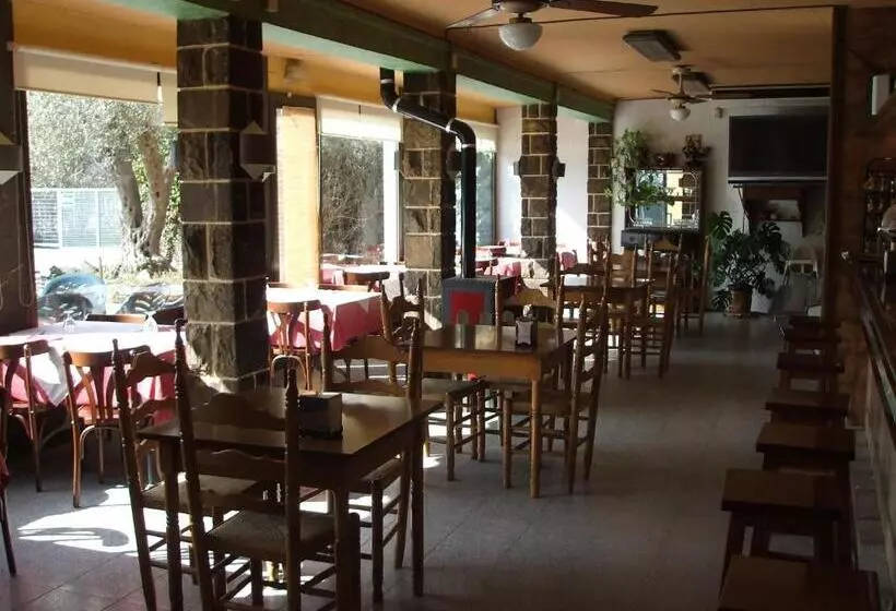 Majatalo Hostal Mont Rock