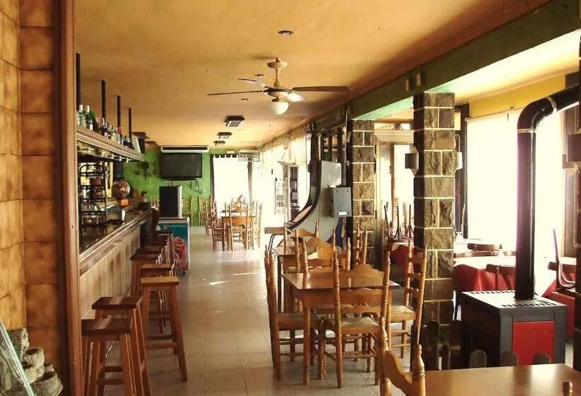 Majatalo Hostal Mont Rock