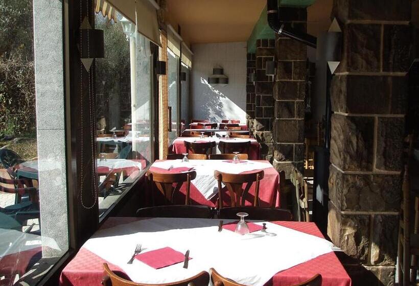 بنسيون Hostal Mont Rock