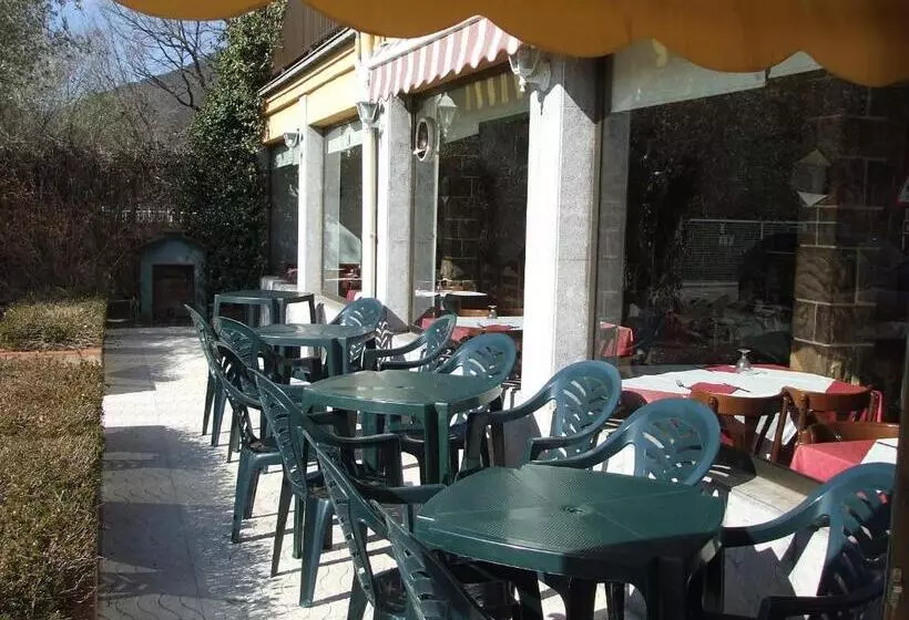 Majatalo Hostal Mont Rock