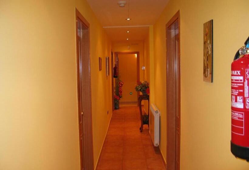 بنسيون Hostal Mont Rock