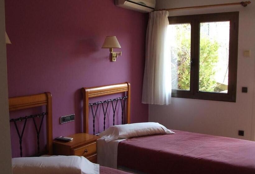 بنسيون Hostal Mont Rock