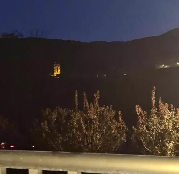 Majatalo Hostal Mont Rock