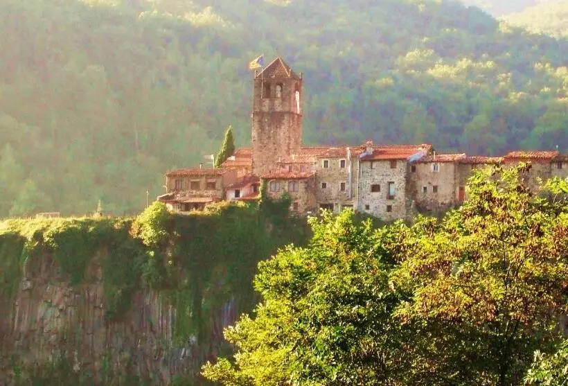 Majatalo Hostal Mont Rock