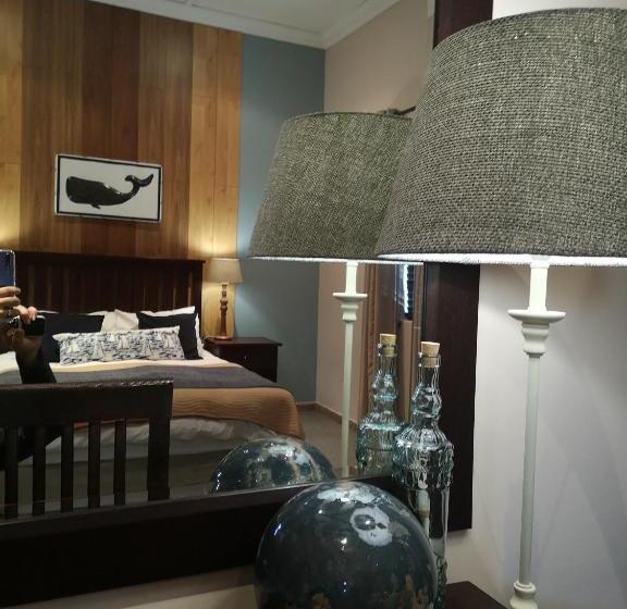 פנסיון Ninety9 On Villiers Guest House