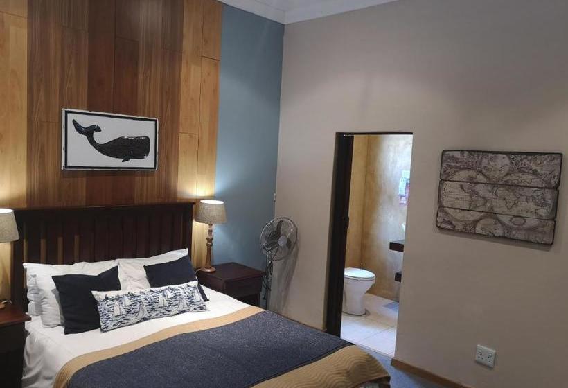 פנסיון Ninety9 On Villiers Guest House