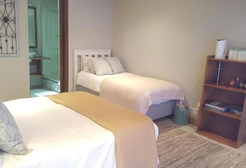 פנסיון Ninety9 On Villiers Guest House