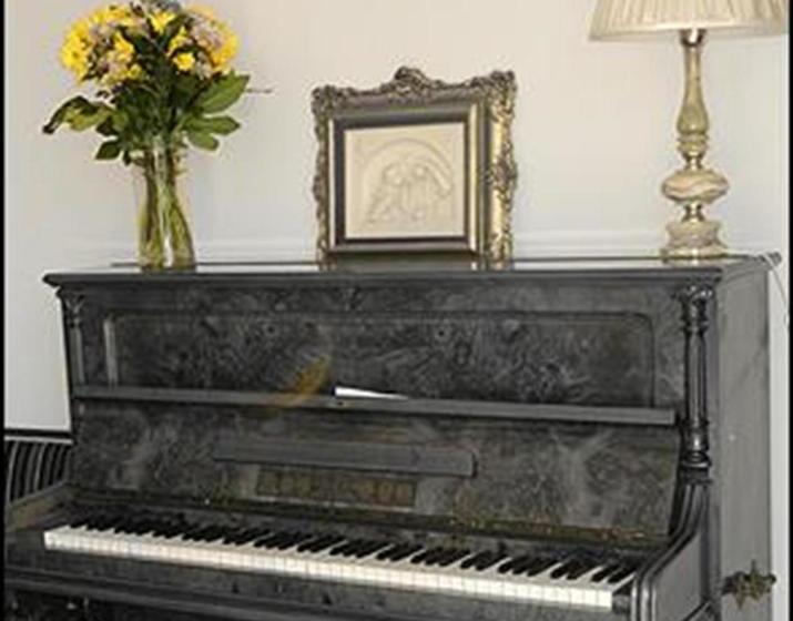 פנסיון Ninety9 On Villiers Guest House