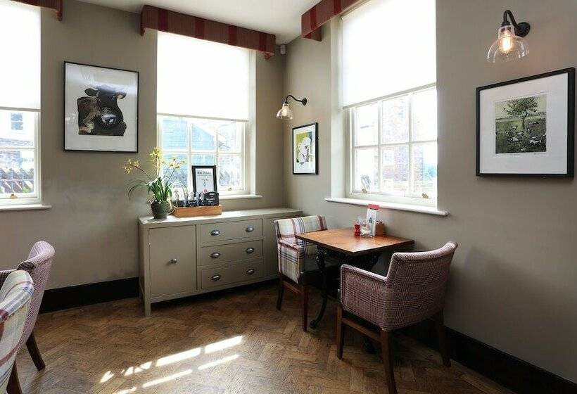 فندق صغير The Mitre Inn