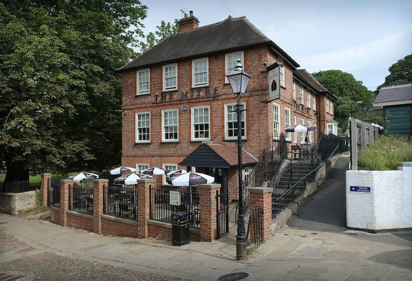 فندق صغير The Mitre Inn