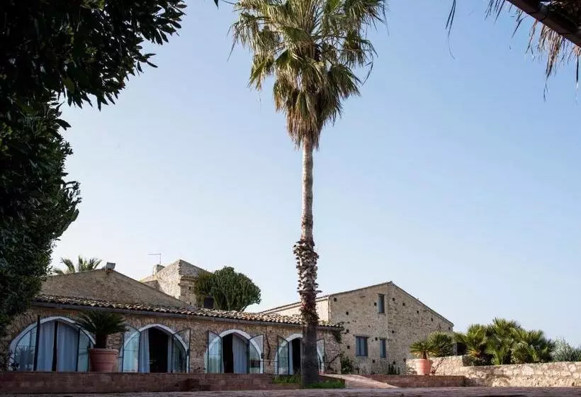 Hotelli Agriturismo Baglio Lauria