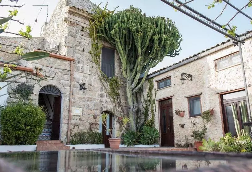 Hotelli Agriturismo Baglio Lauria