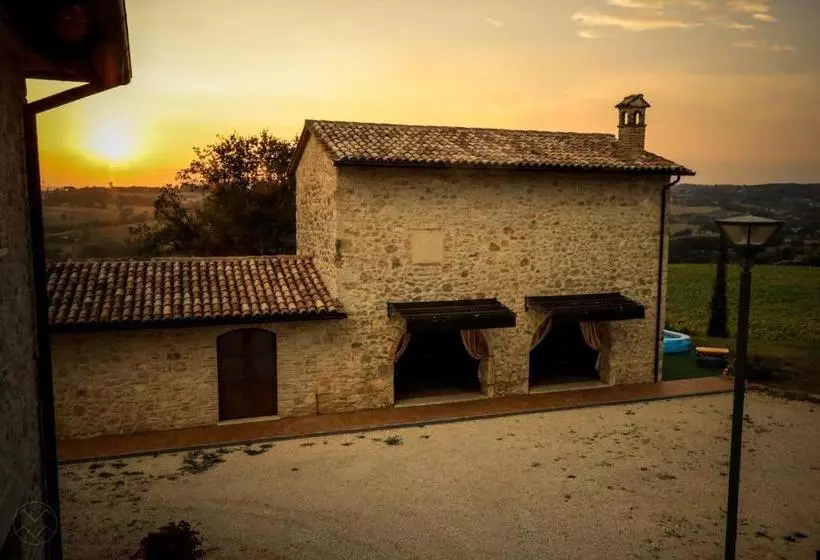 ホテル Casale Il Pisciarello