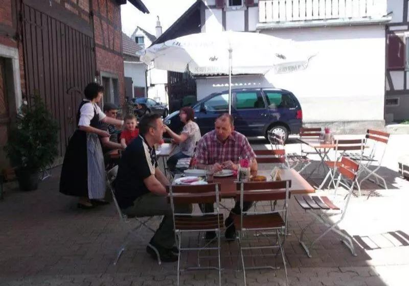 ペンション Gasthaus Zum Schwanen