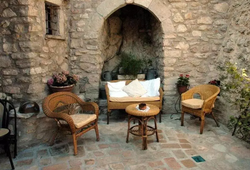 پانسیون Residenza Di Paese Castello Del Poggio