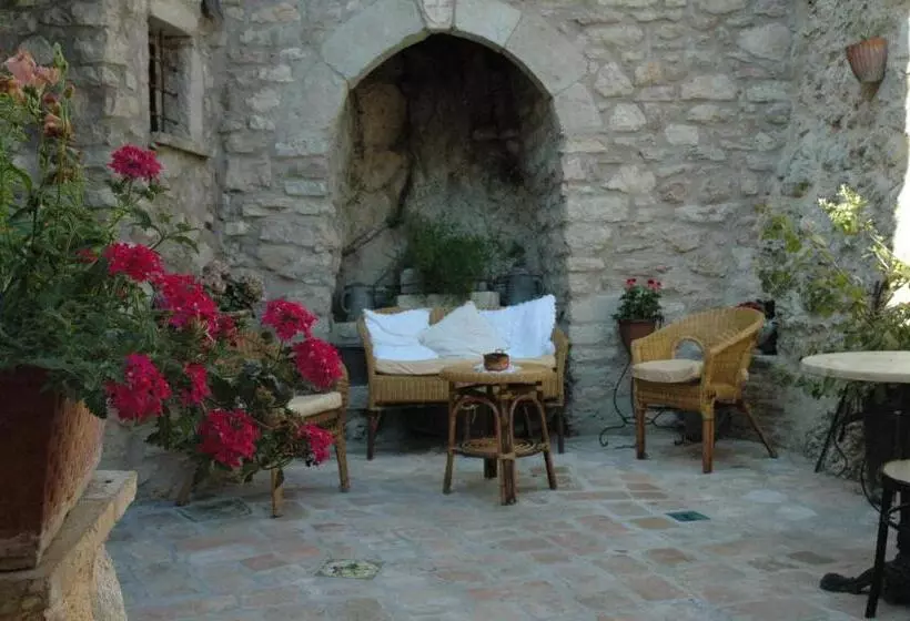 پانسیون Residenza Di Paese Castello Del Poggio