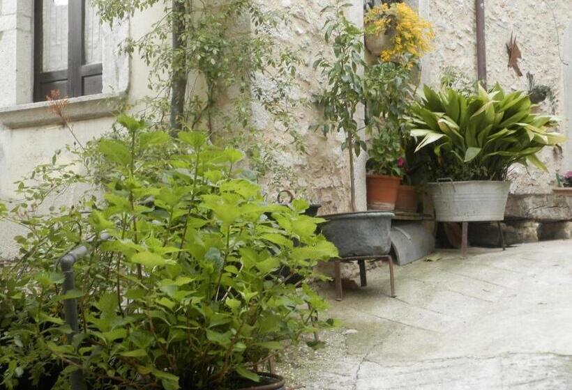 پانسیون Residenza Di Paese Castello Del Poggio