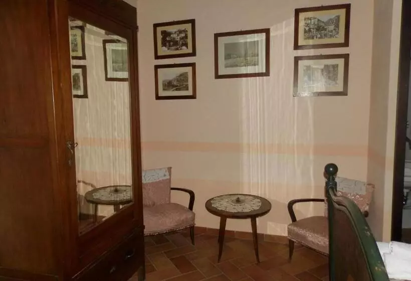 پانسیون Residenza Di Paese Castello Del Poggio