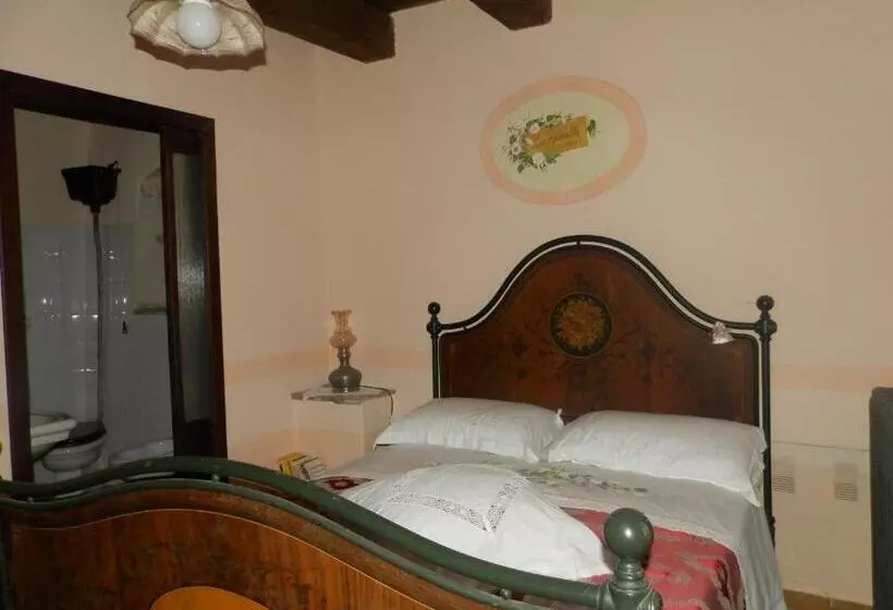 پانسیون Residenza Di Paese Castello Del Poggio