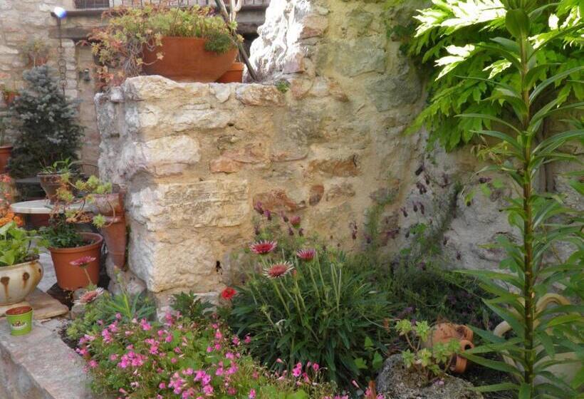 پانسیون Residenza Di Paese Castello Del Poggio