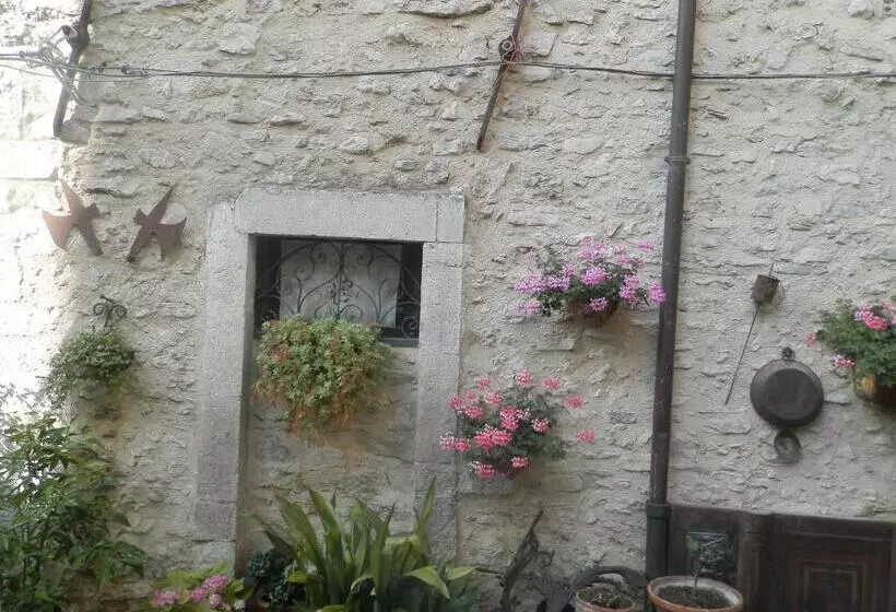 پانسیون Residenza Di Paese Castello Del Poggio