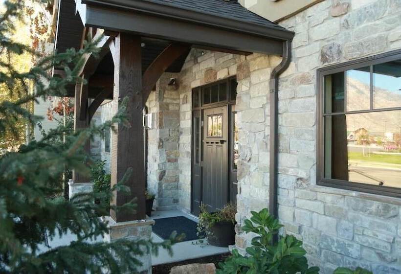 Aspenwood Manor South