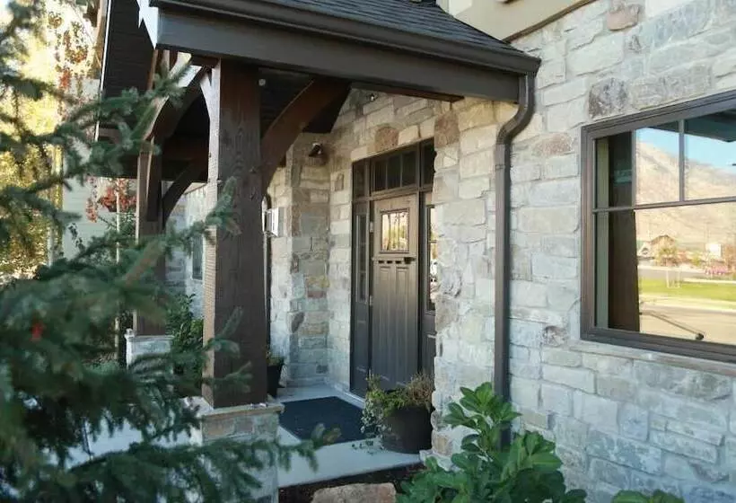 Aspenwood Manor South