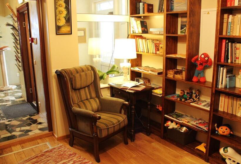 Embrace Hotel & Apartments