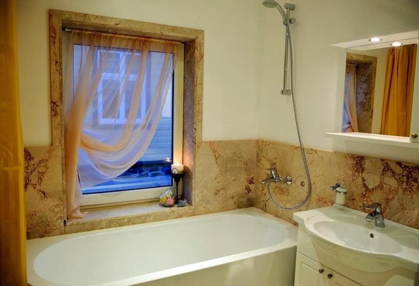 Embrace Hotel & Apartments