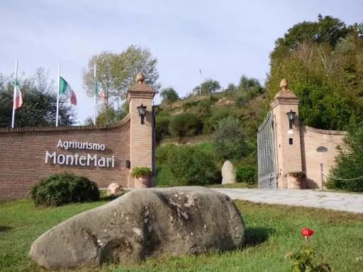 ホテル Agriturismo Montemari